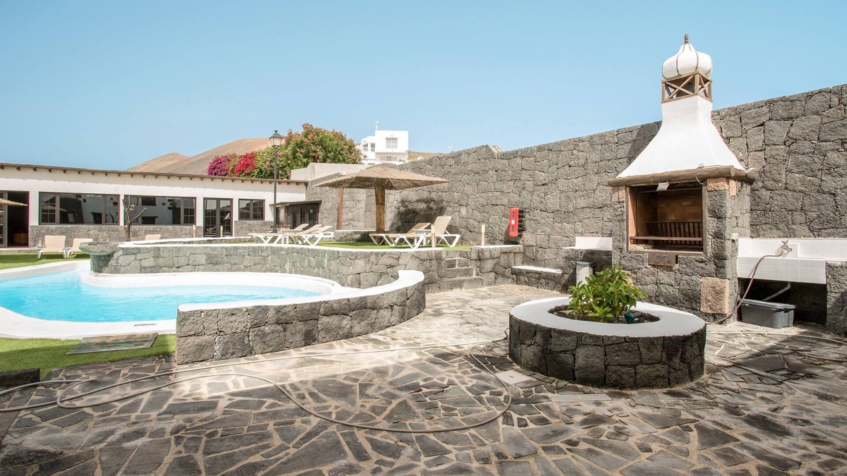 La Asomada Apartment | Cosy Apartment "4" with Terrace, Community Pool & Wi-Fi
