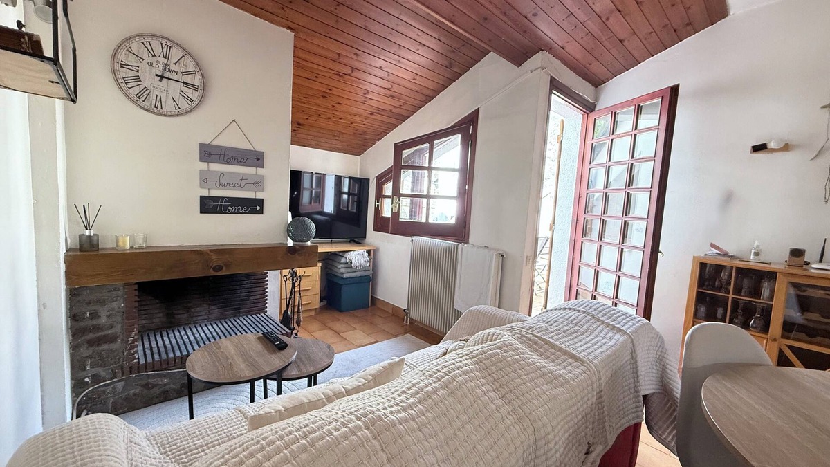 Arinsal Apartment | Cosy apartment, terrace, parking and ski room