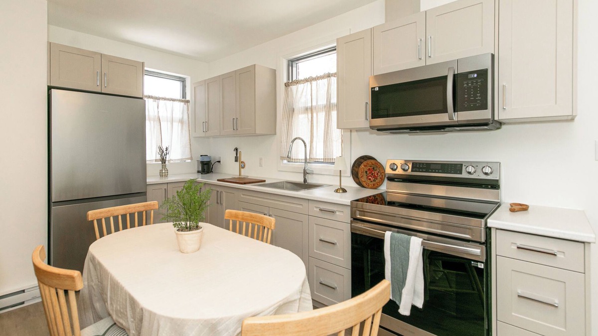 Barrie Apartment | Cosy Apartment Downtown Barrie