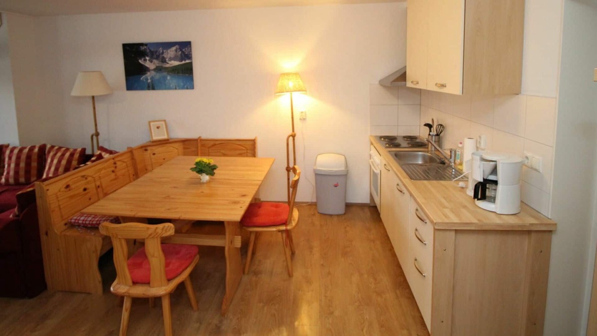 Muhldorf Apartment | Cosy apartment for 8 people with WIFI, TV, balcony and parking