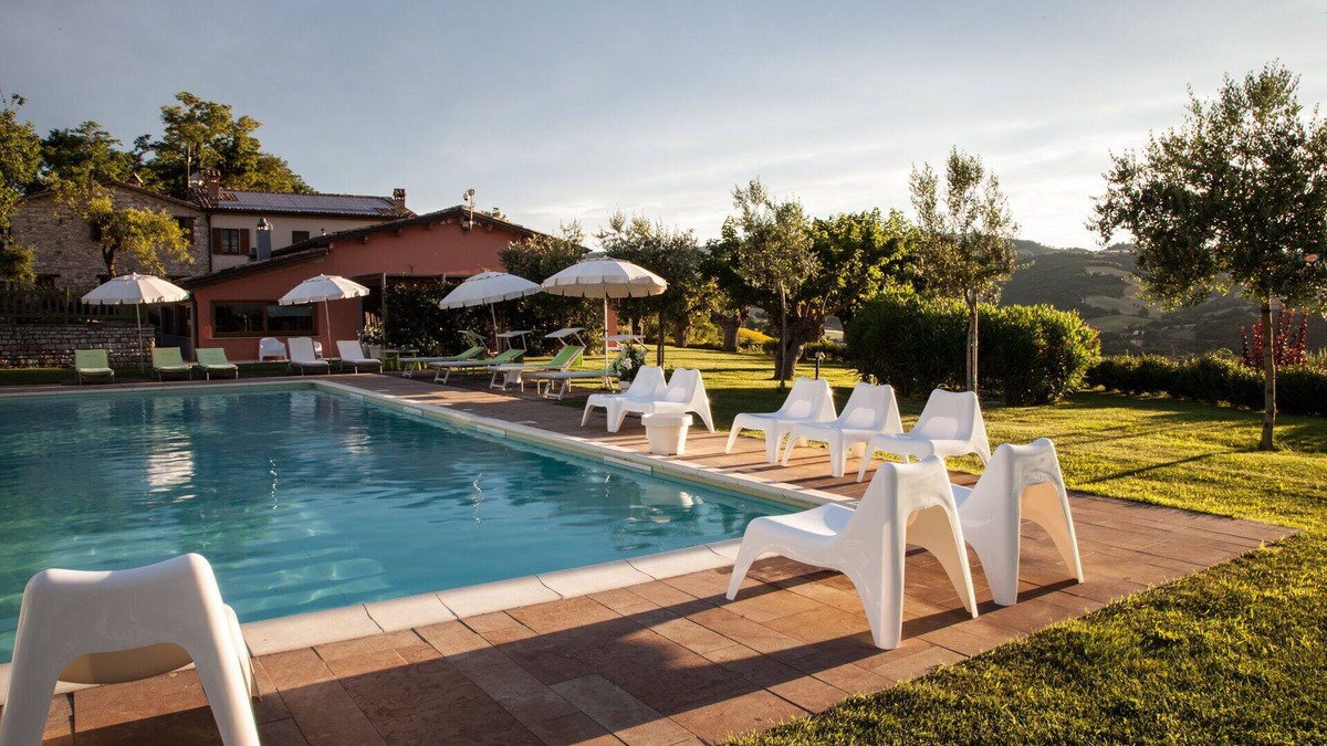 Fossombrone Other | Cosy apartment for 4 people with pool, WIFI, TV, pets allowed and parking
