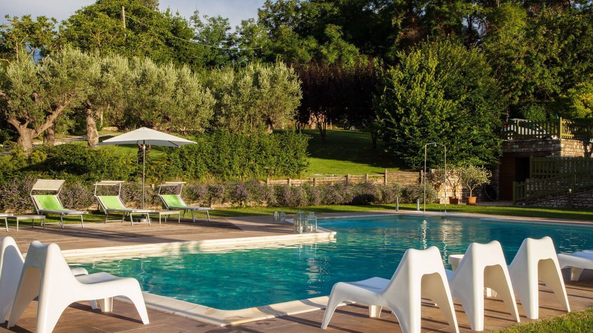 Fossombrone Other | Cosy apartment for 5 people with pool, WIFI, A/C, TV, pets allowed and parking