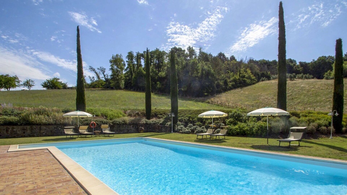 San Giovanni Valdarno Apartment | Cosy apartment for 6 people with pool, WIFI, TV, pets allowed and parking