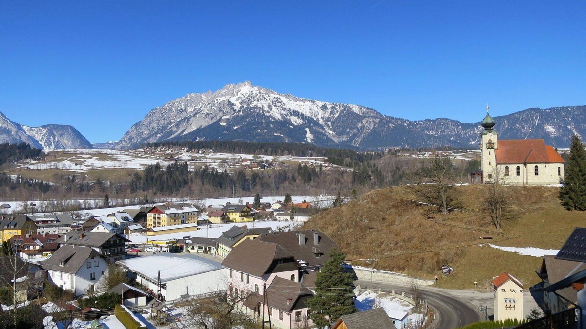 Grosssoelk Apartment | Cosy apartment for 12 guests with WIFI, hot tub, TV, terrace, panoramic view and parking