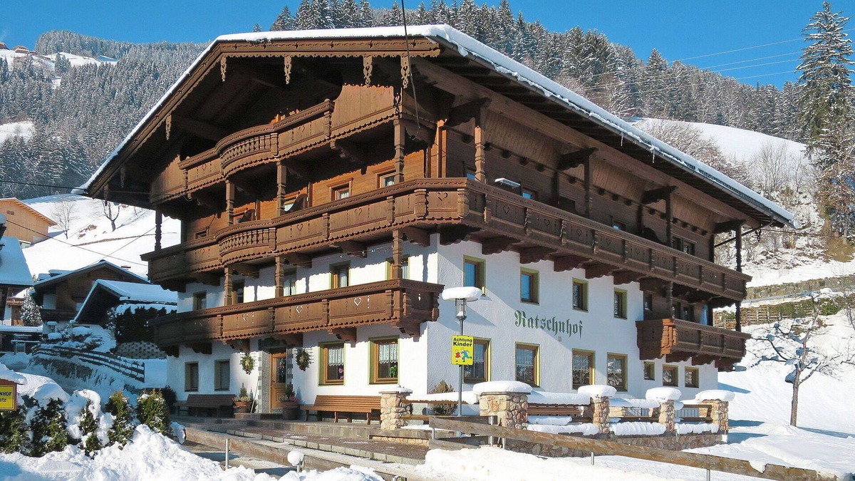 Schwendau Apartment | Cosy apartment for 24 guests with WIFI, TV and balcony