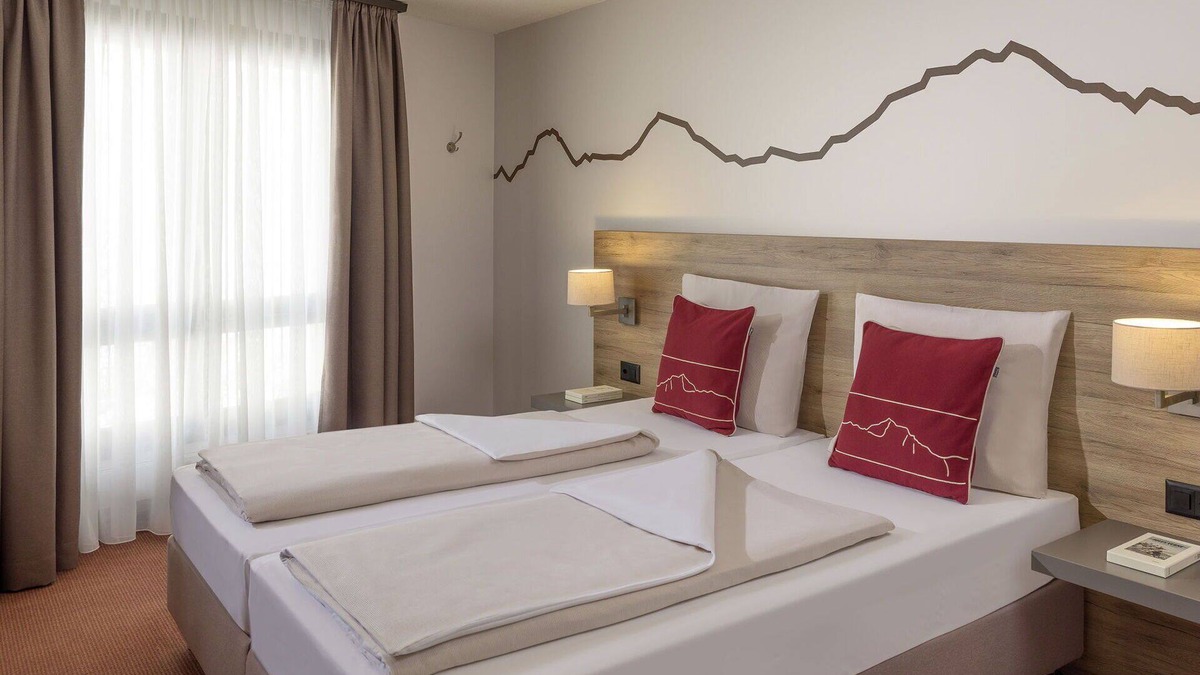 Beatenberg Apartment | Cosy apartment for 2 guests with WIFI, pool, TV, terrace, pets allowed and parking