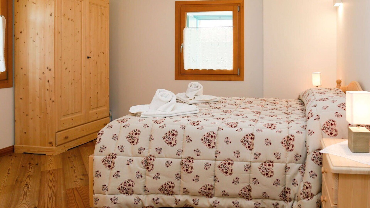 Raveo Apartment | Cosy apartment for 2 guests with WIFI, TV, patio, pets allowed and parking