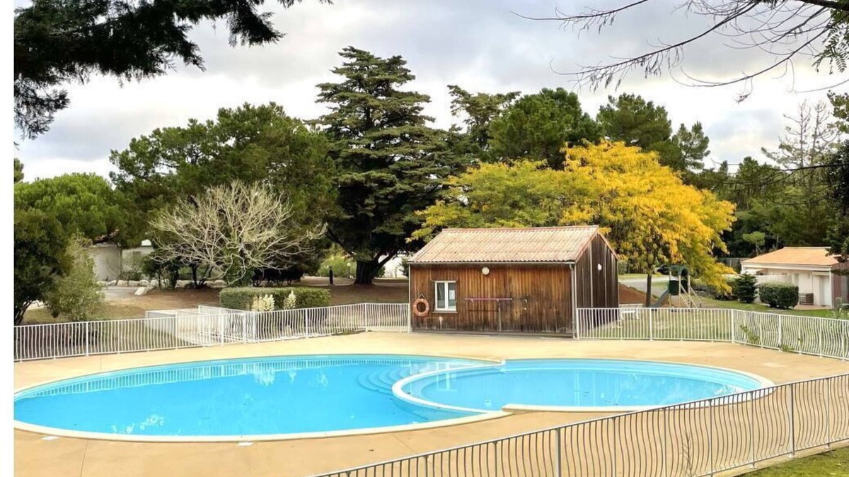 Saint-Georges-d'Oleron Apartment | Cosy apartment for 2 people with A/C, pool, WIFI, terrace and pets allowed