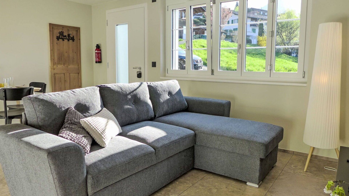 Krattigen Apartment | Cosy apartment for 3 guests with WIFI, TV, terrace, panoramic view and parking