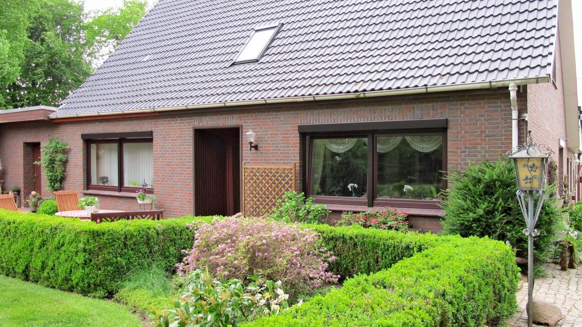 Armstorf Apartment | Cosy apartment for 3 people with WIFI, TV, patio and parking
