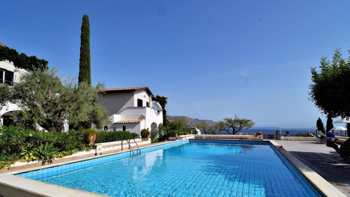 Mazzaro Apartment | Cosy apartment for 3 guests with A/C, pool, WIFI, terrace, pets allowed and parking