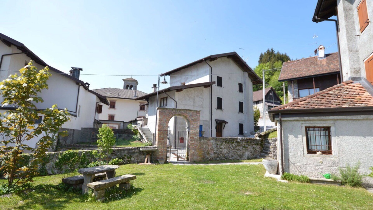 Raveo Apartment | Cosy apartment for 3 people with WIFI, TV, patio and parking