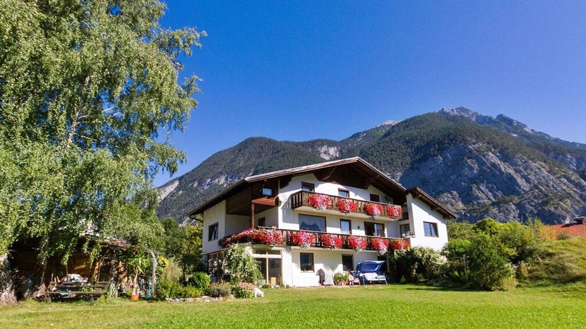 Nassereith Apartment | Cosy apartment for 4 guests with WIFI, TV, balcony, panoramic view and parking