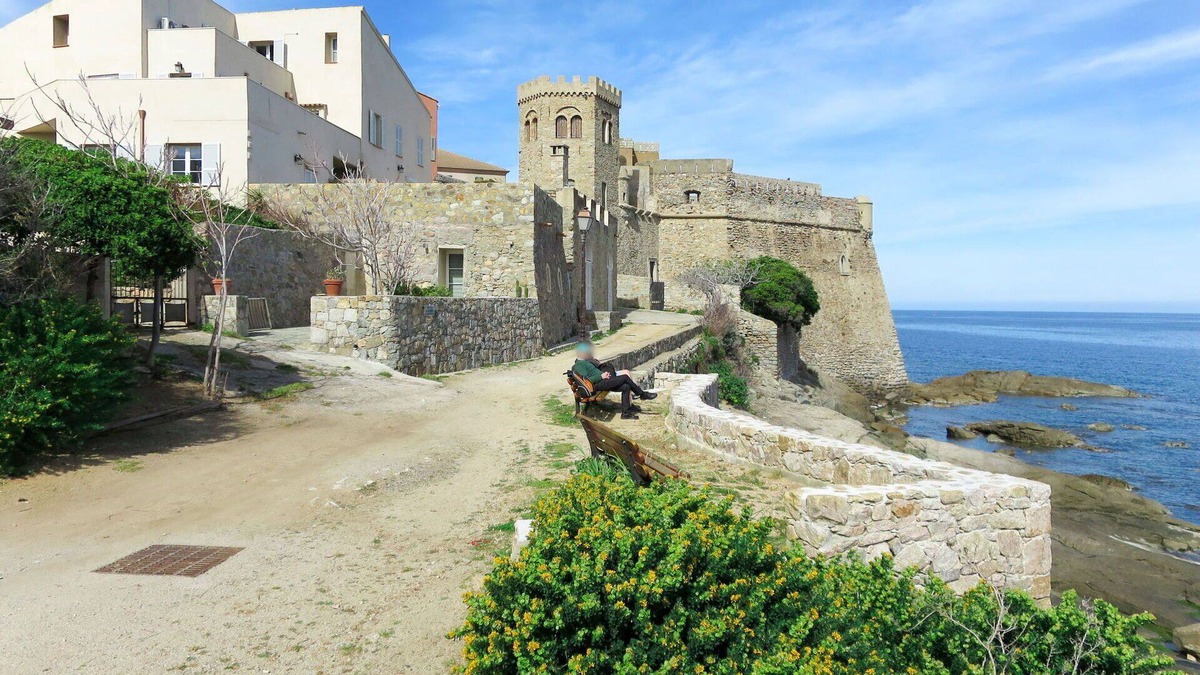 Aregno Apartment | Cosy apartment for 4 guests with WIFI, A/C, TV, terrace and parking