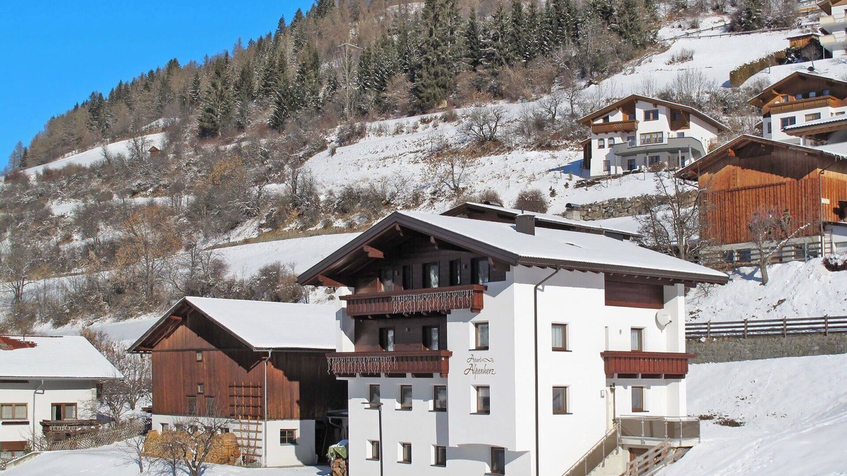 Fendels Apartment | Cosy apartment for 4 guests with WIFI, TV, balcony and parking