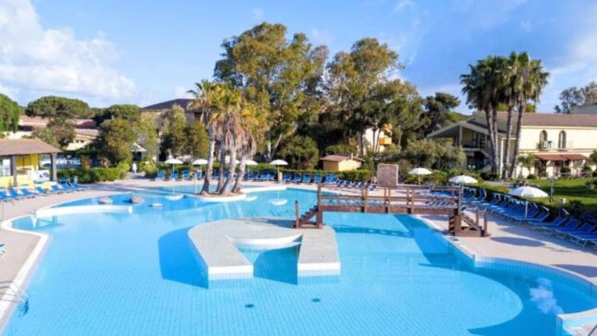 Arborea Apartment | Cosy apartment for 4 guests with pool, A/C, WIFI, TV, pets allowed and parking