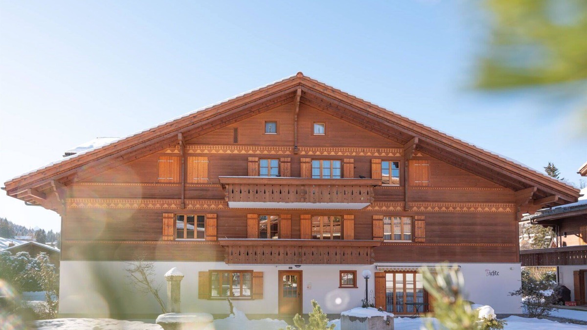 Saanenmoeser Apartment | Cosy apartment for 4 guests with WIFI, TV, balcony and pets allowed