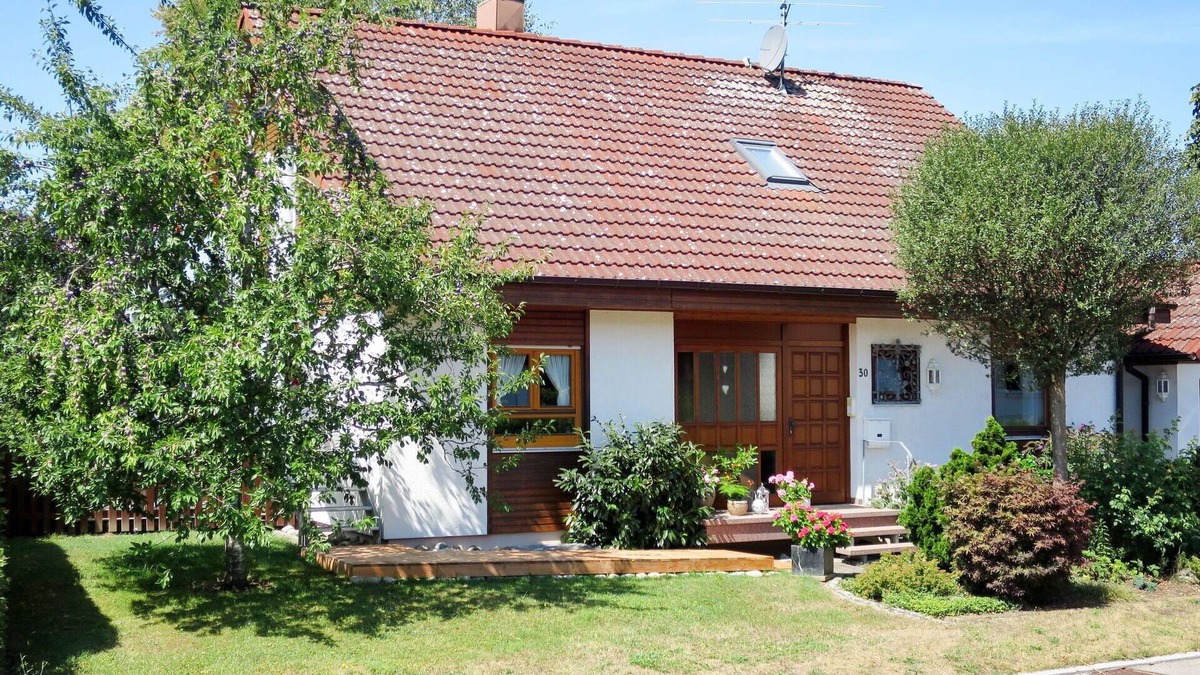Rulfingen Apartment | Cosy apartment for 4 guests with WIFI, TV, balcony and parking
