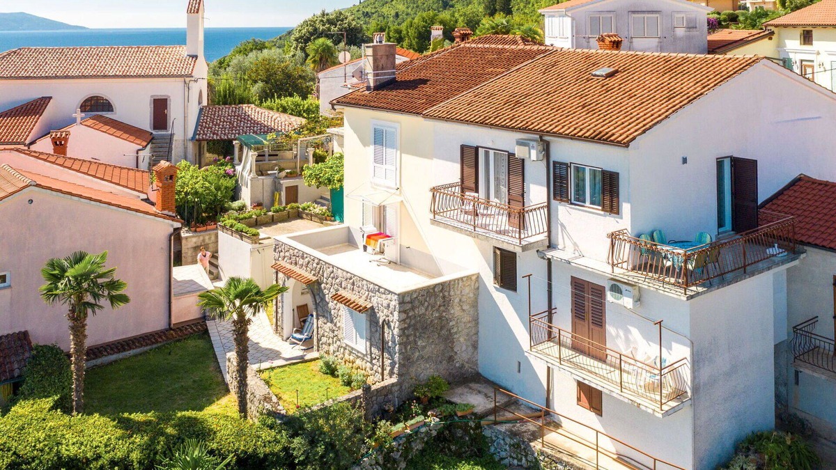 Donji Kraj Apartment | Cosy apartment for 4 guests with WIFI, A/C, TV, terrace, pets allowed and parking