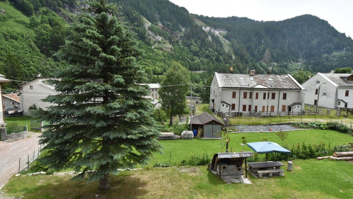 Isola Apartment | Cosy apartment for 4 guests with WIFI, TV, terrace, pets allowed and parking