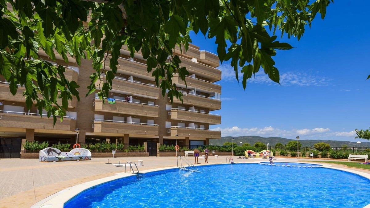 Cabanes Apartment | Cosy apartment for 4 guests with A/C, pool, WIFI, TV, terrace and parking