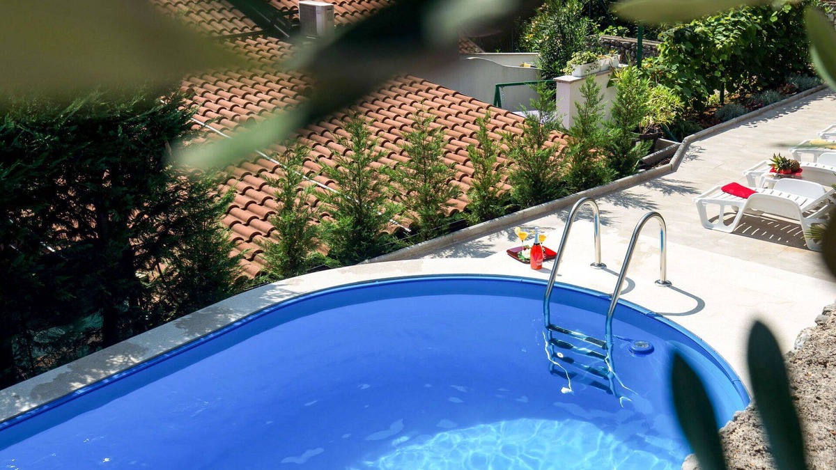 Medveja Apartment | Cosy apartment for 4 people with A/C, pool, WIFI and terrace