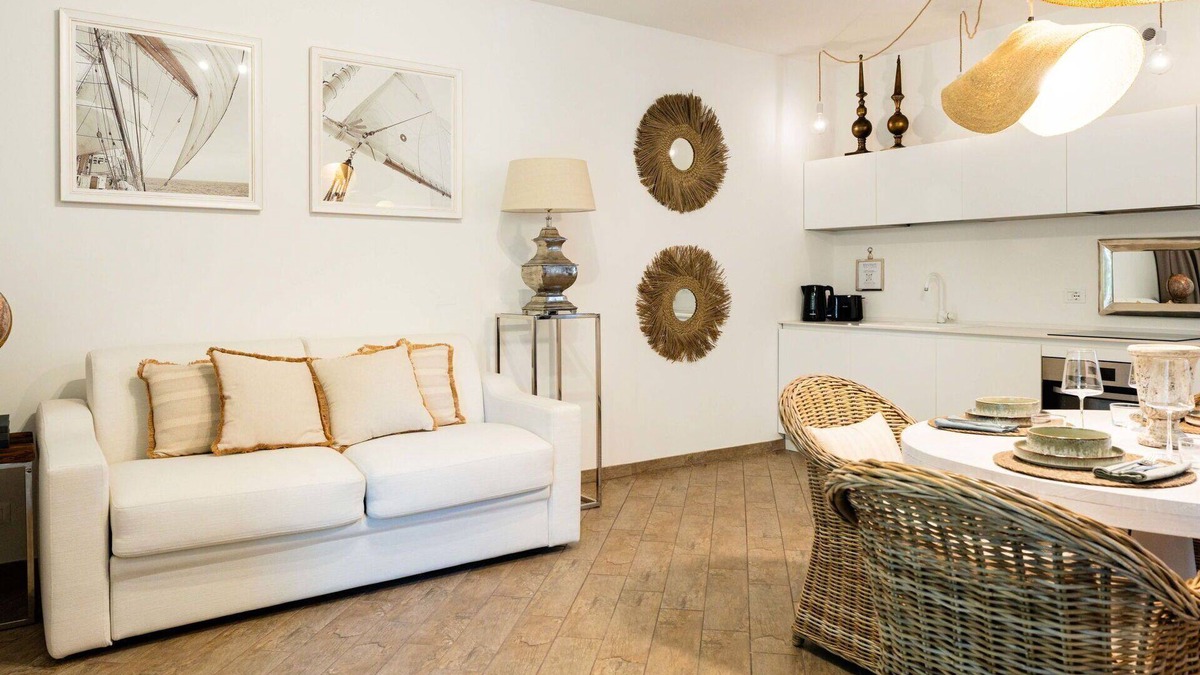 Marina di Andora Apartment | Cosy apartment for 4 people with WIFI, A/C, TV and parking