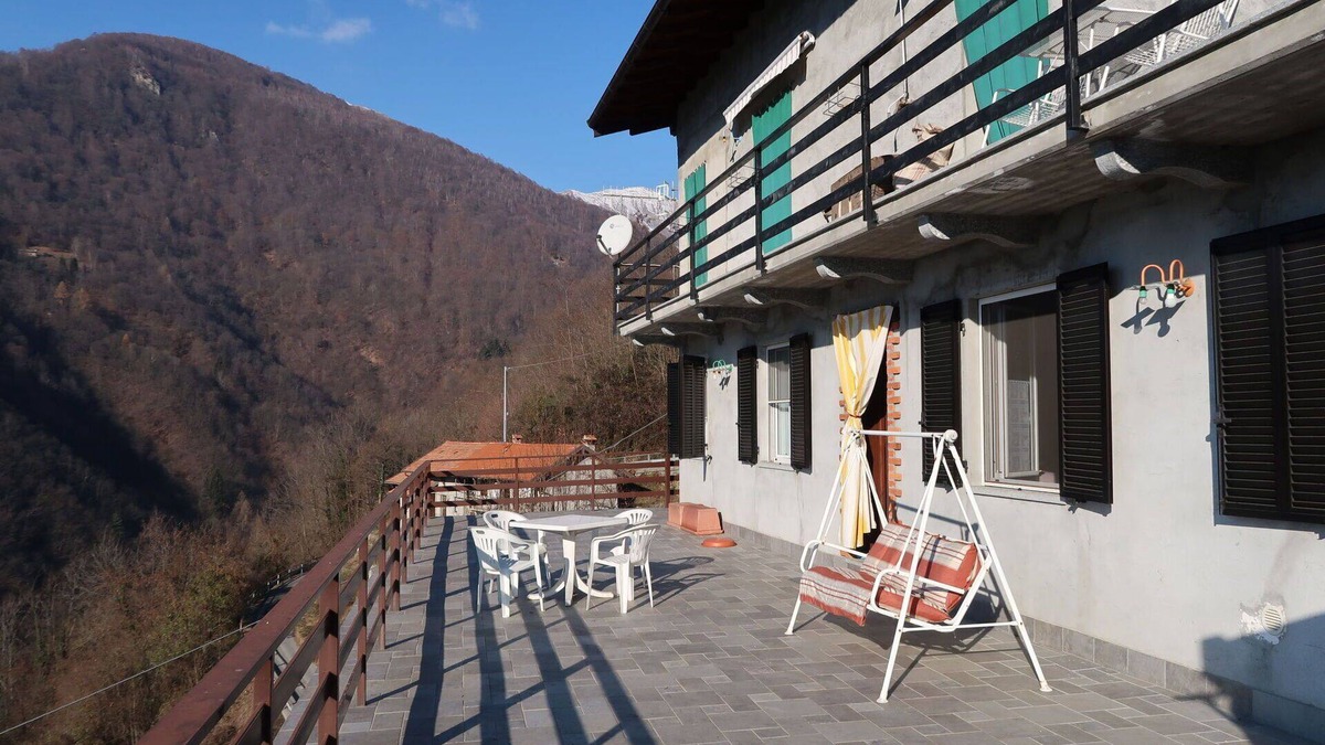 Aurano Apartment | Cosy apartment for 4 people with TV, terrace, pets allowed and parking