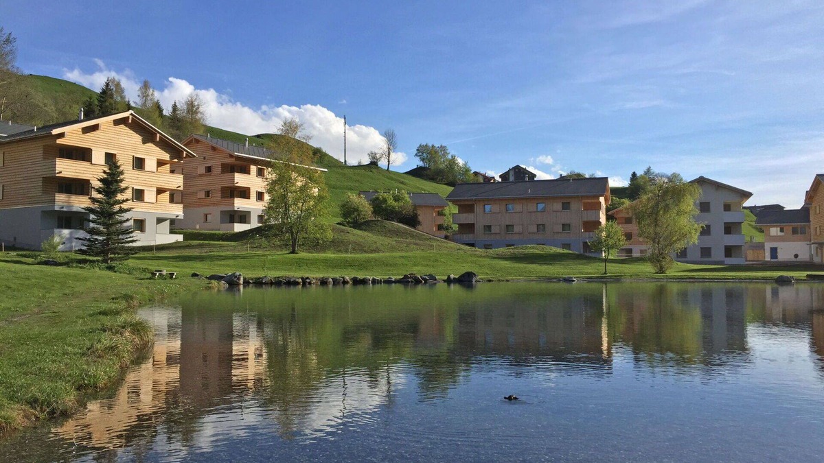 Tavanasa Apartment | Cosy apartment for 4 people with WIFI, pool, hot tub, TV, patio, panoramic view and parking