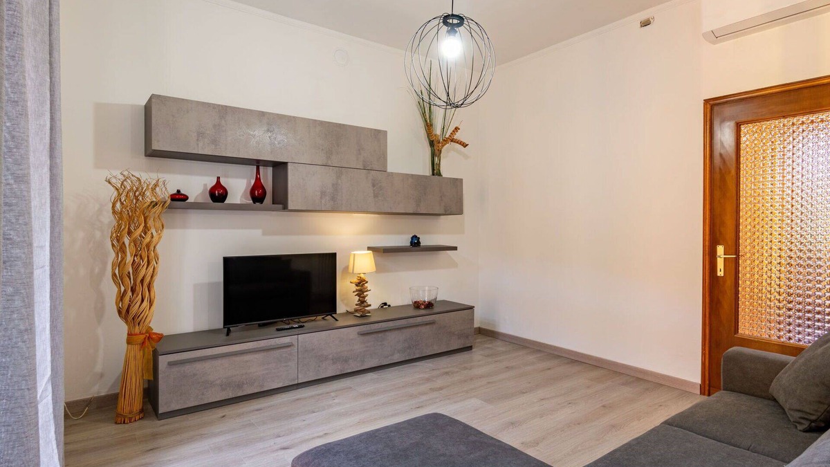 Vendrogno Apartment | Cosy apartment for 5 guests with A/C, WIFI, balcony and parking