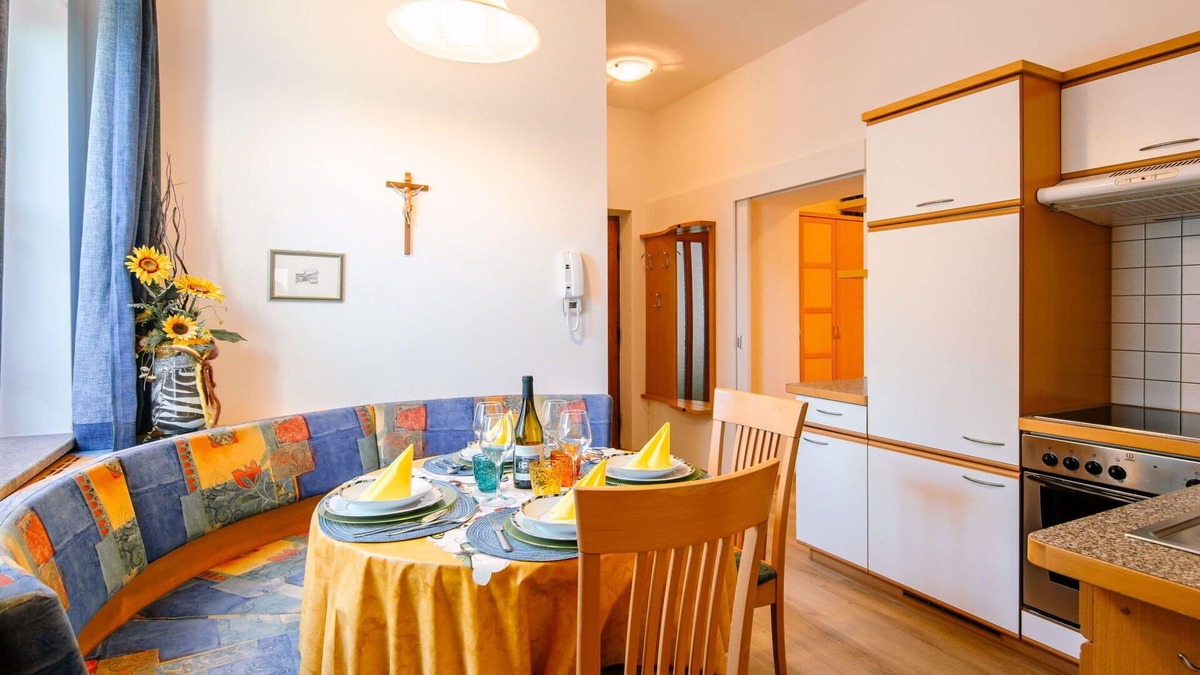 Andriano Apartment | Cosy apartment for 5 people with WIFI, pool, TV, patio and parking