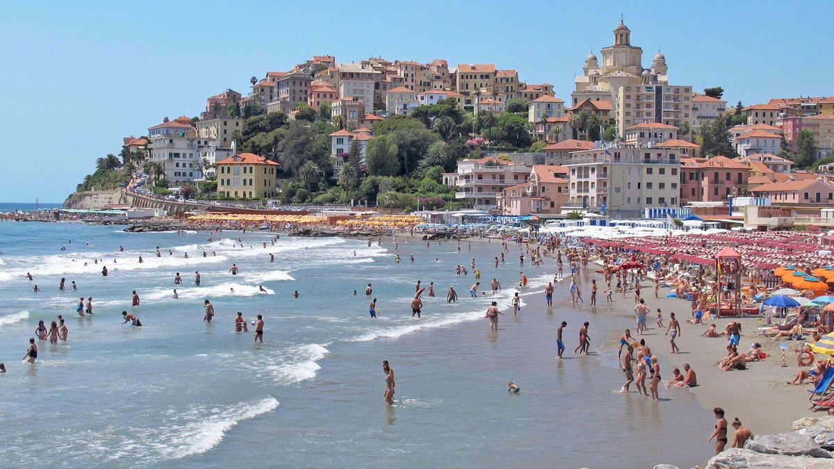 Oneglia Apartment | Cosy apartment for 5 people with A/C, WIFI, TV, terrace and parking