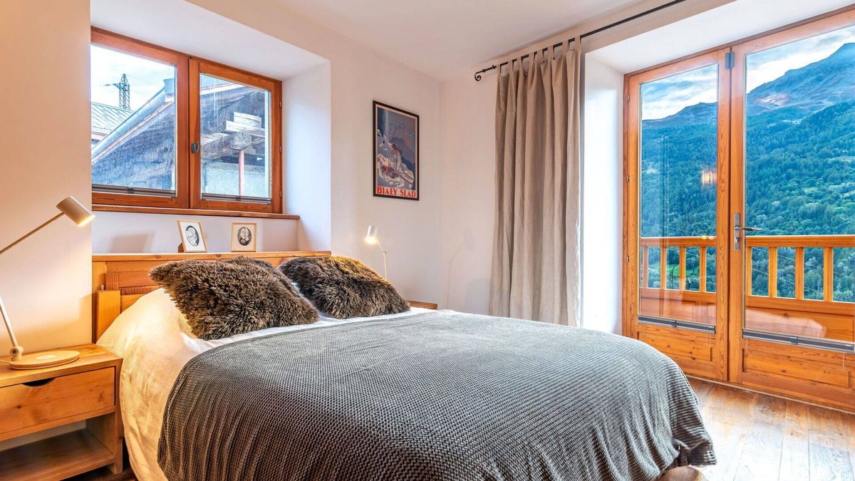 Villaroger Apartment | Cosy apartment for 6 guests with WIFI, TV, balcony, panoramic view and parking