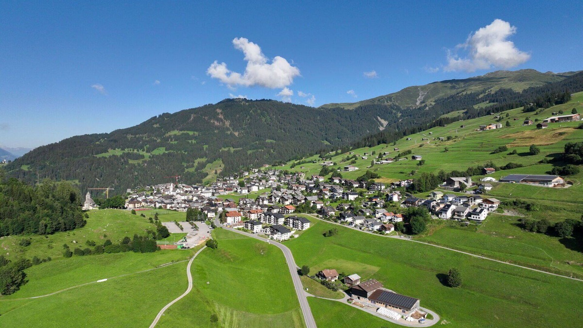 Falera Apartment | Cosy apartment for 6 guests with pool, WIFI, TV, balcony and panoramic view