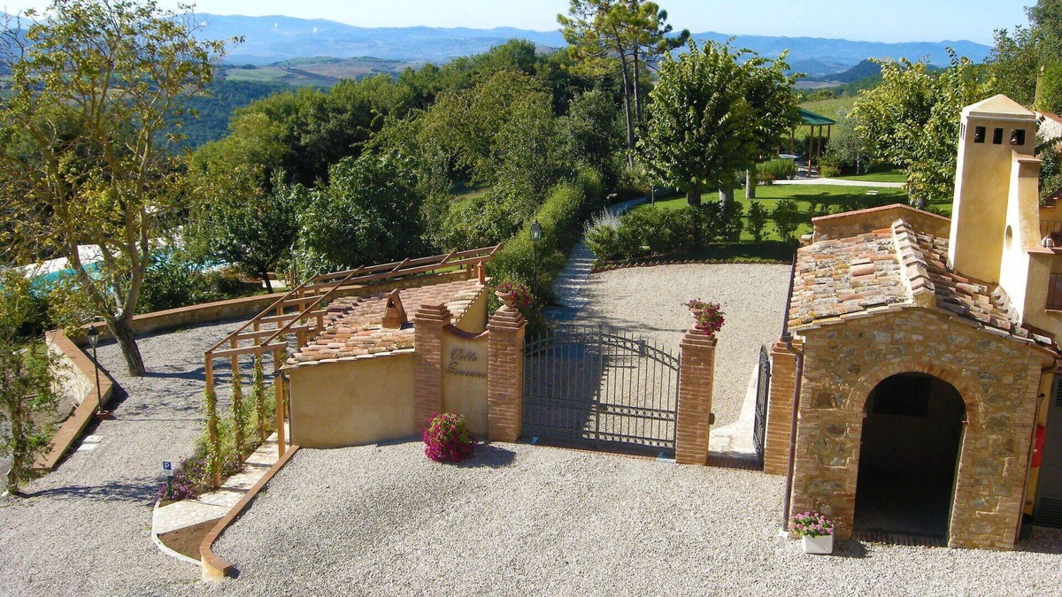 Volterra Apartment | Cosy apartment for 6 people with pool, WIFI, TV, pets allowed and parking, close to San Gimignano