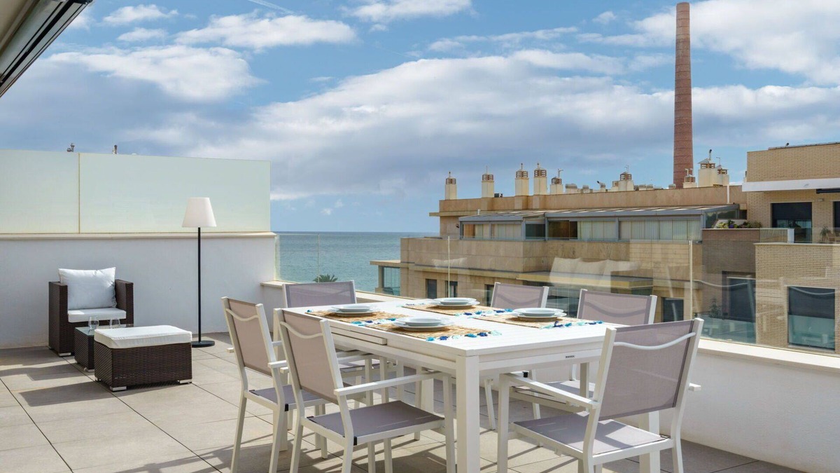 Carretera de Cadiz Apartment | Cosy apartment for 6 people with pool, A/C, WIFI, TV and terrace