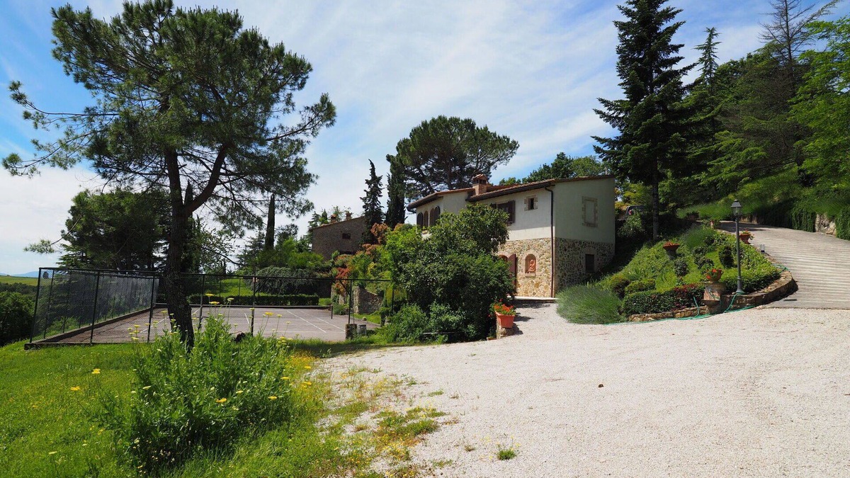 San Gimignano Apartment | Cosy apartment for 6 people with WIFI, pool, panoramic view and parking, close to San Gimignano