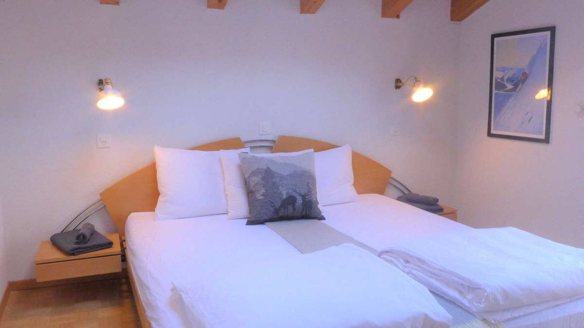 Taesch Apartment | Cosy apartment for 6 people with WIFI, TV, balcony and parking