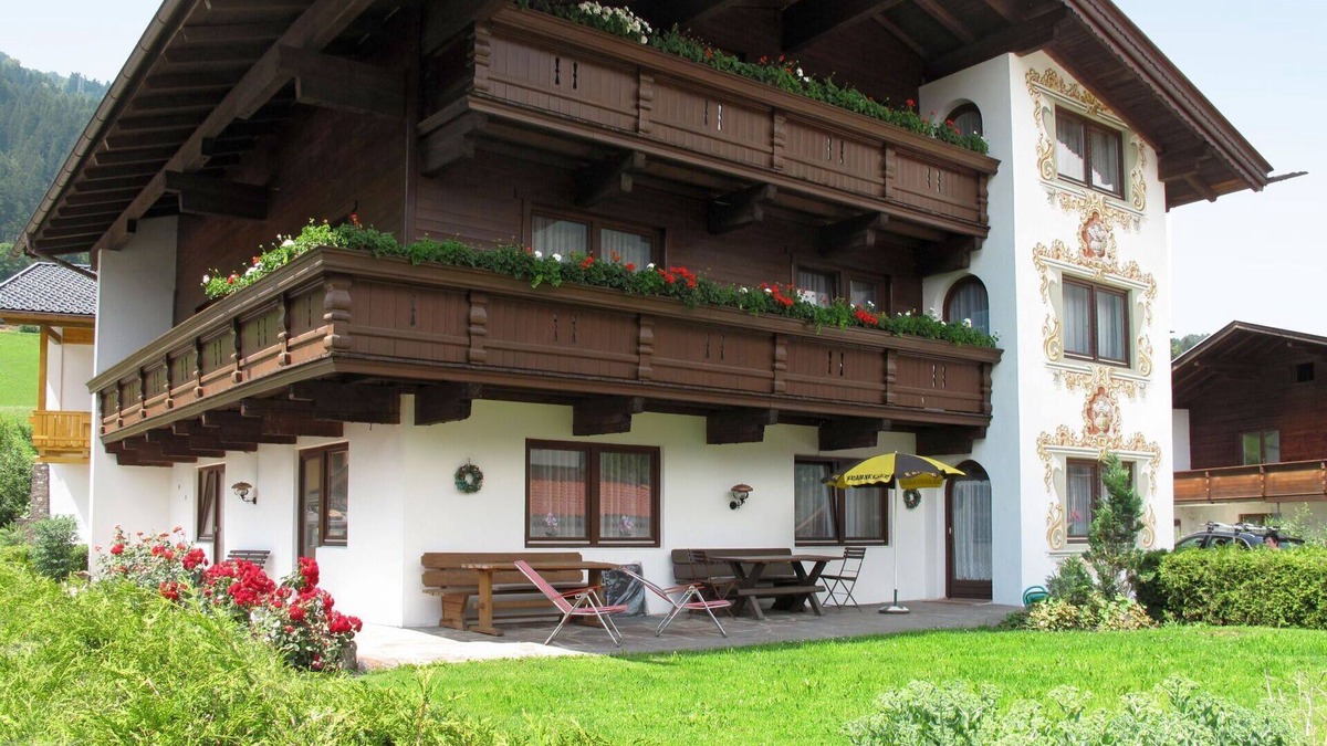 Zillertal Apartment | Cosy apartment for 7 guests with WIFI, TV, balcony and parking