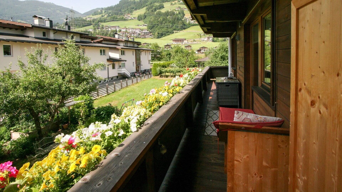 Laimach Apartment | Cosy apartment for 8 people with WIFI, TV, balcony and parking