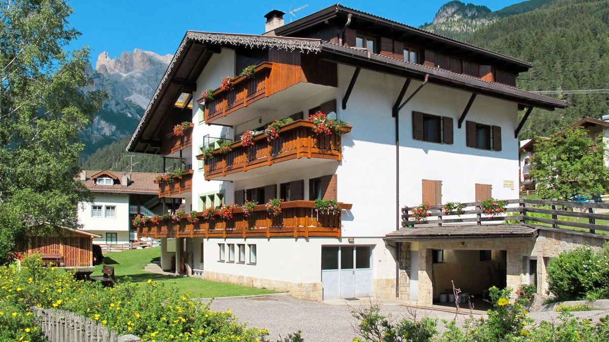 Campestrin Apartment | Cosy apartment for 8 people with WIFI, TV, balcony, pets allowed and parking