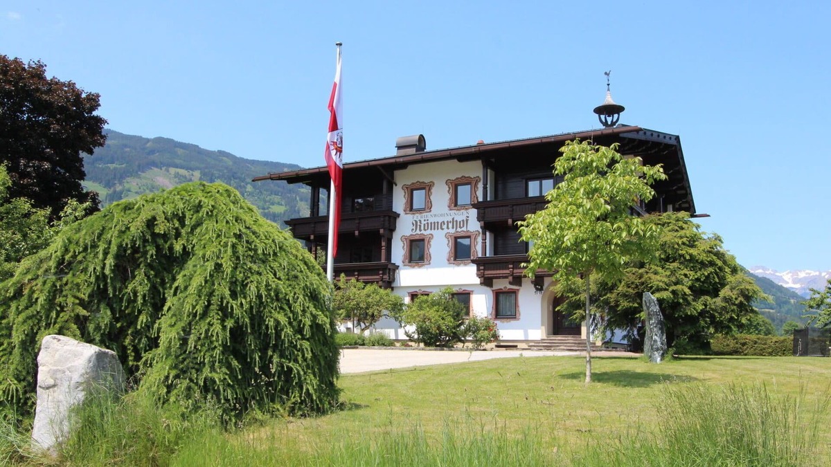 Kapfing Apartment | Cosy apartment for 4 people with WIFI, TV, balcony, pets allowed, panoramic view and parking