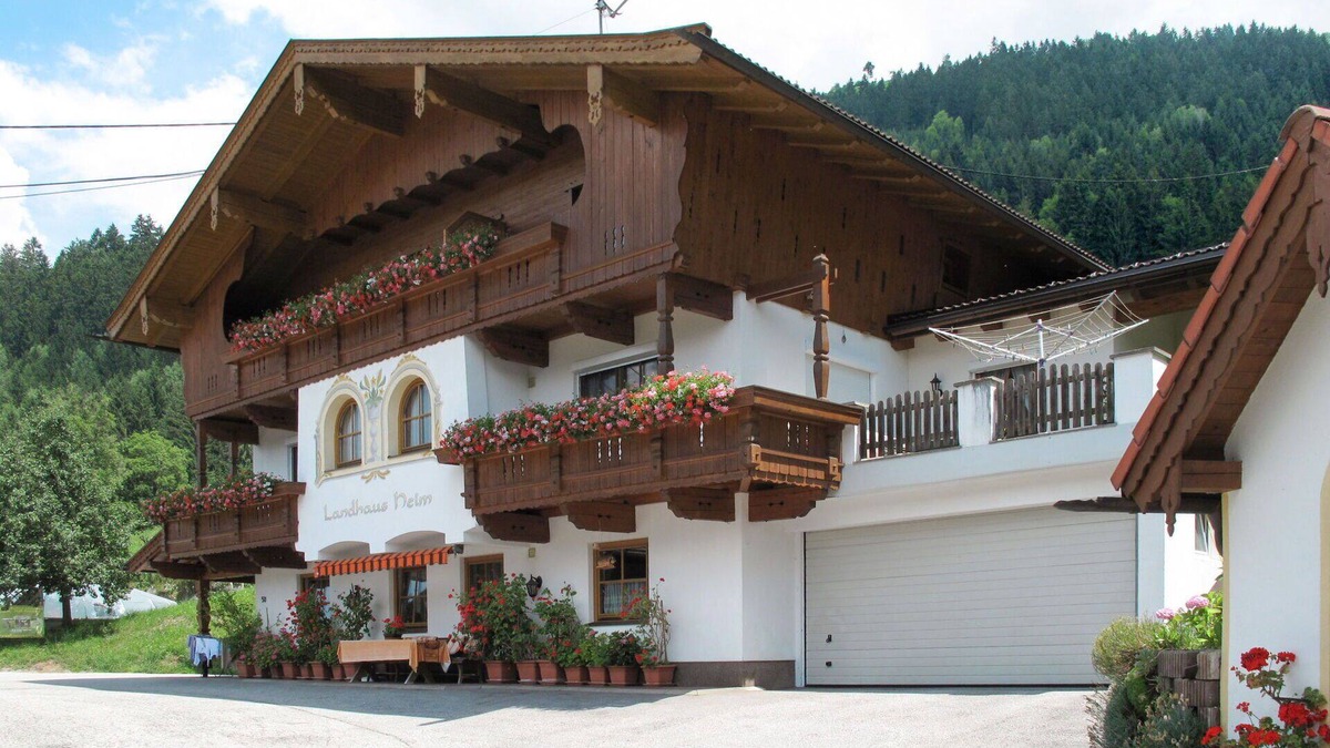 Rohrberg Apartment | Cosy apartment for 4 people with pool, WIFI, TV, balcony and parking
