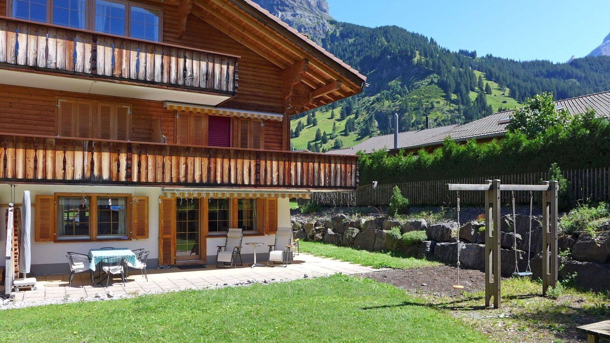Blausee Apartment | Cosy apartment for 6 guests with WIFI, TV, terrace, panoramic view and parking