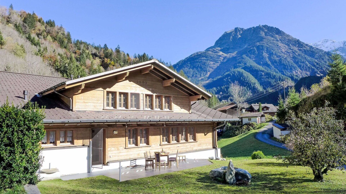 Gadmen Apartment | Cosy apartment for 5 guests with WIFI, TV, patio, pets allowed, panoramic view and parking