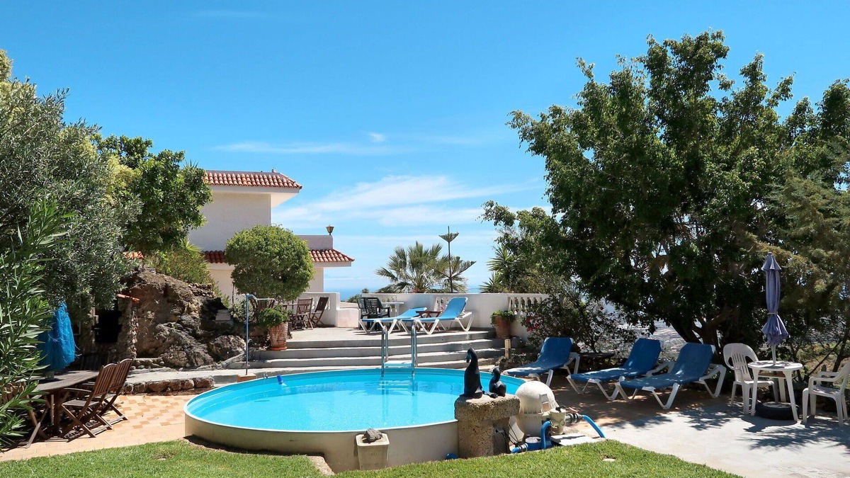 Las Cuevecitas Apartment | Cosy apartment for 2 people with WIFI, pool, TV, terrace and parking
