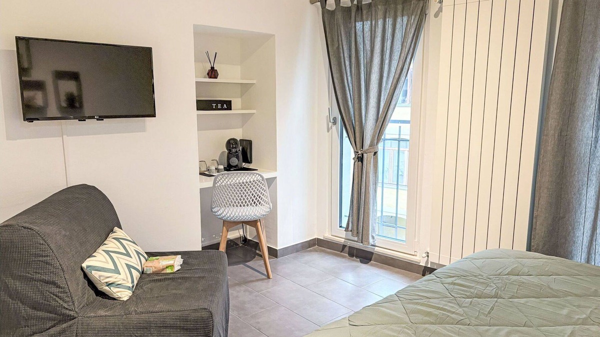 Lavena Ponte Tresa Apartment | Cosy apartment for 3 people with TV, balcony, pets allowed and parking