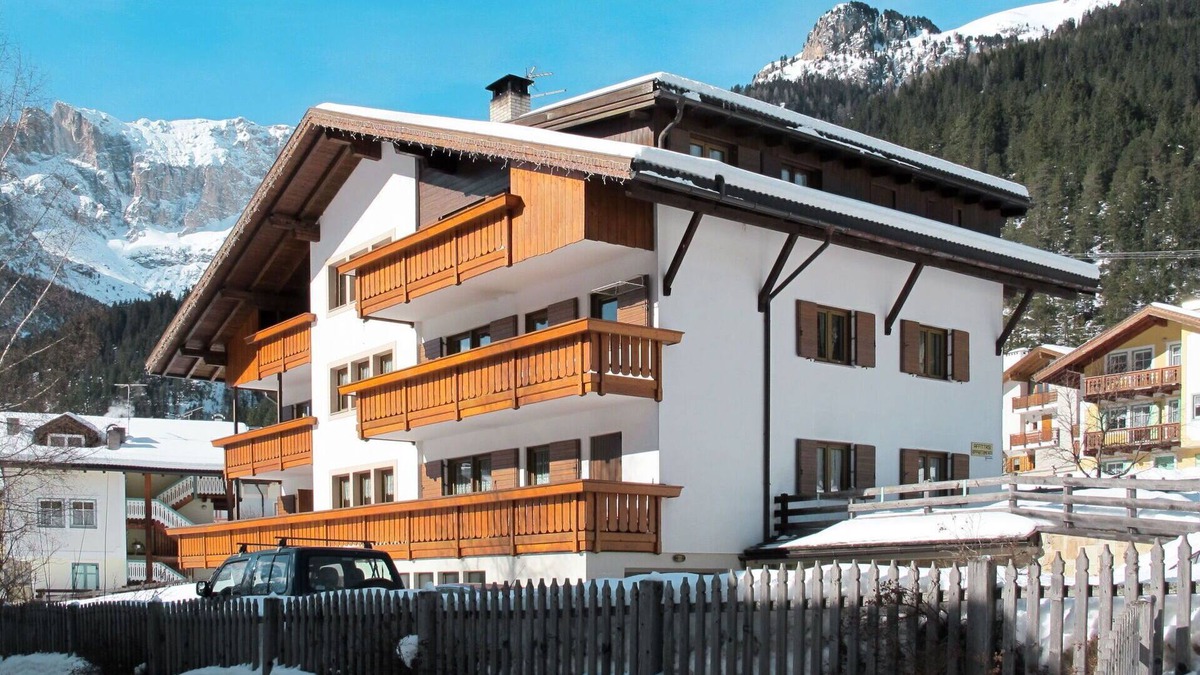 Mazzin Apartment | Cosy apartment for 8 guests with WIFI, TV, balcony, pets allowed and parking