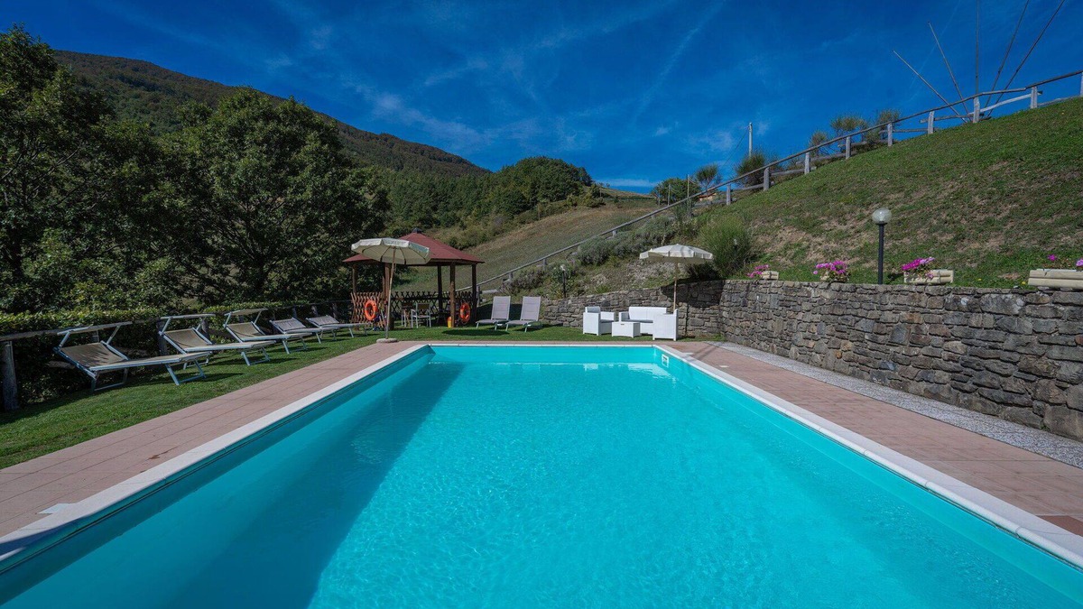 Cutigliano Apartment | Cosy apartment for 6 guests with WIFI, pool, TV, veranda, pets allowed and parking