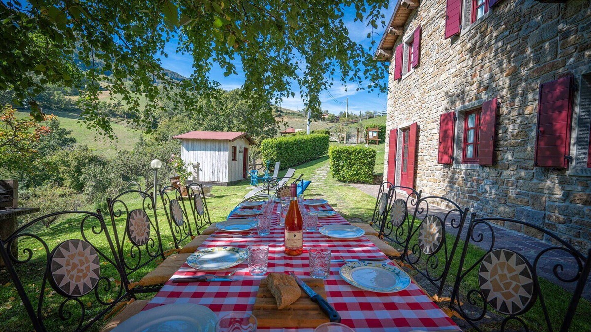 Cutigliano Apartment | Cosy apartment for 4 guests with pool, WIFI, TV, pets allowed and parking